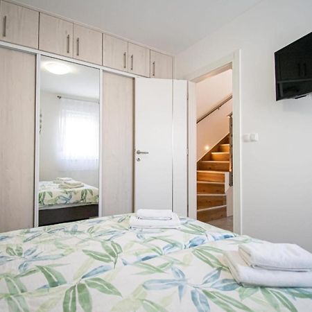Luxury Apartment With Swimming Pool Ana Τρογκίρ Εξωτερικό φωτογραφία