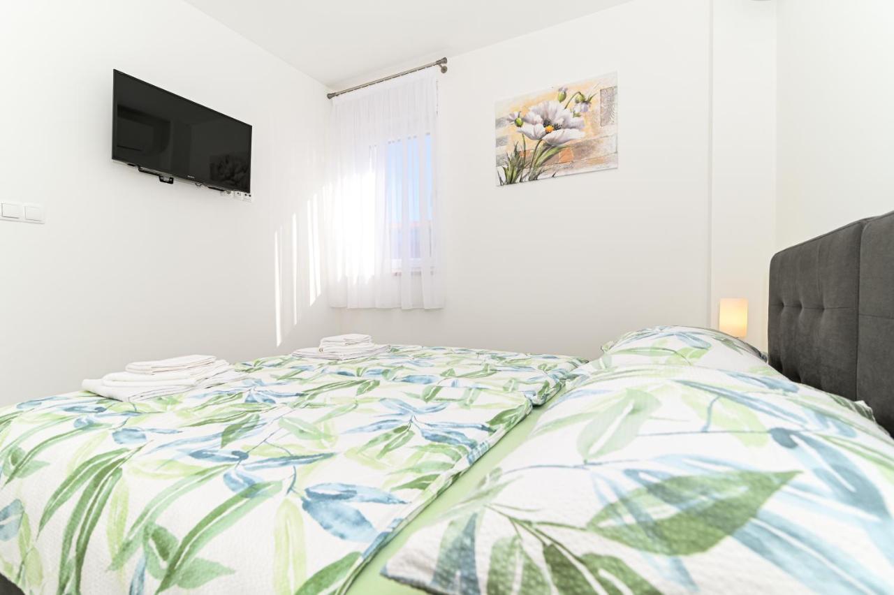 Luxury Apartment With Swimming Pool Ana Τρογκίρ Εξωτερικό φωτογραφία