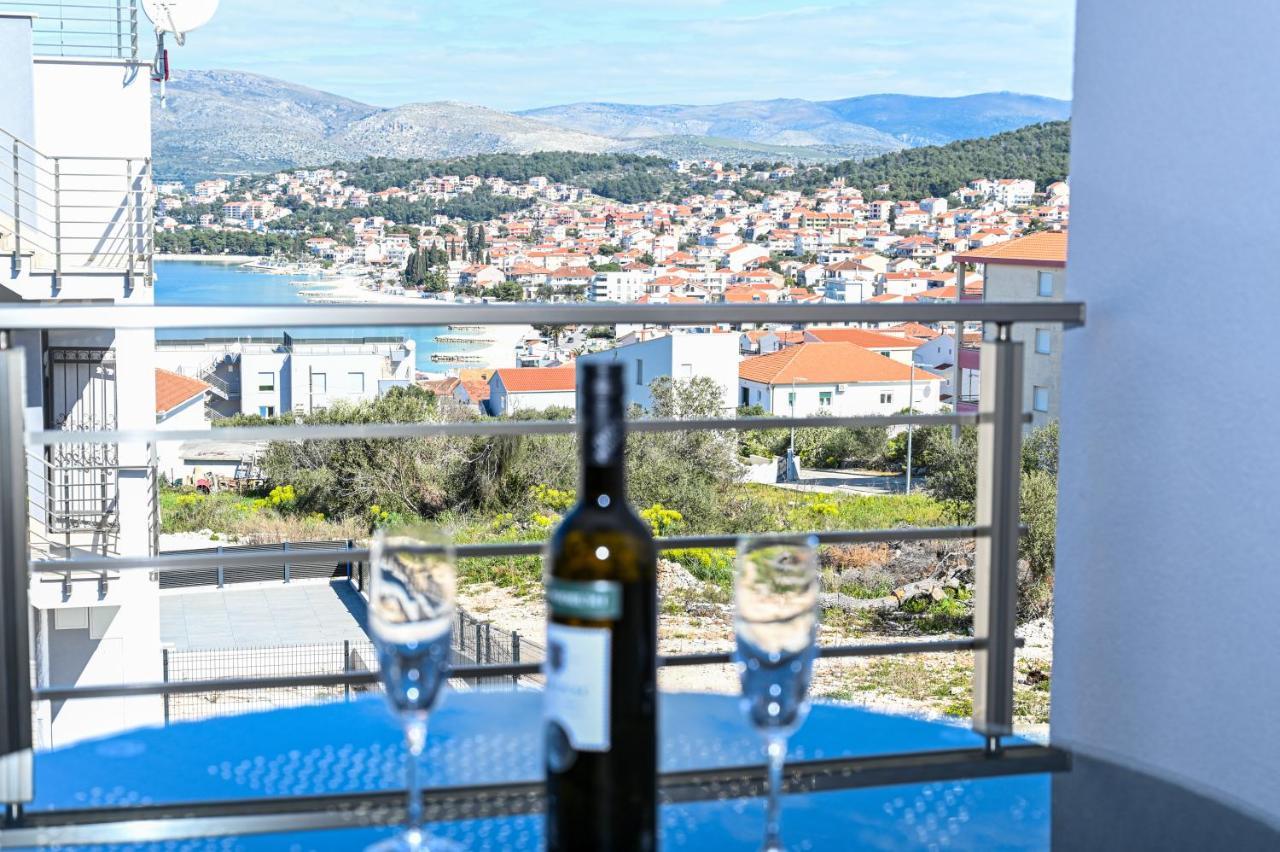 Luxury Apartment With Swimming Pool Ana Τρογκίρ Εξωτερικό φωτογραφία