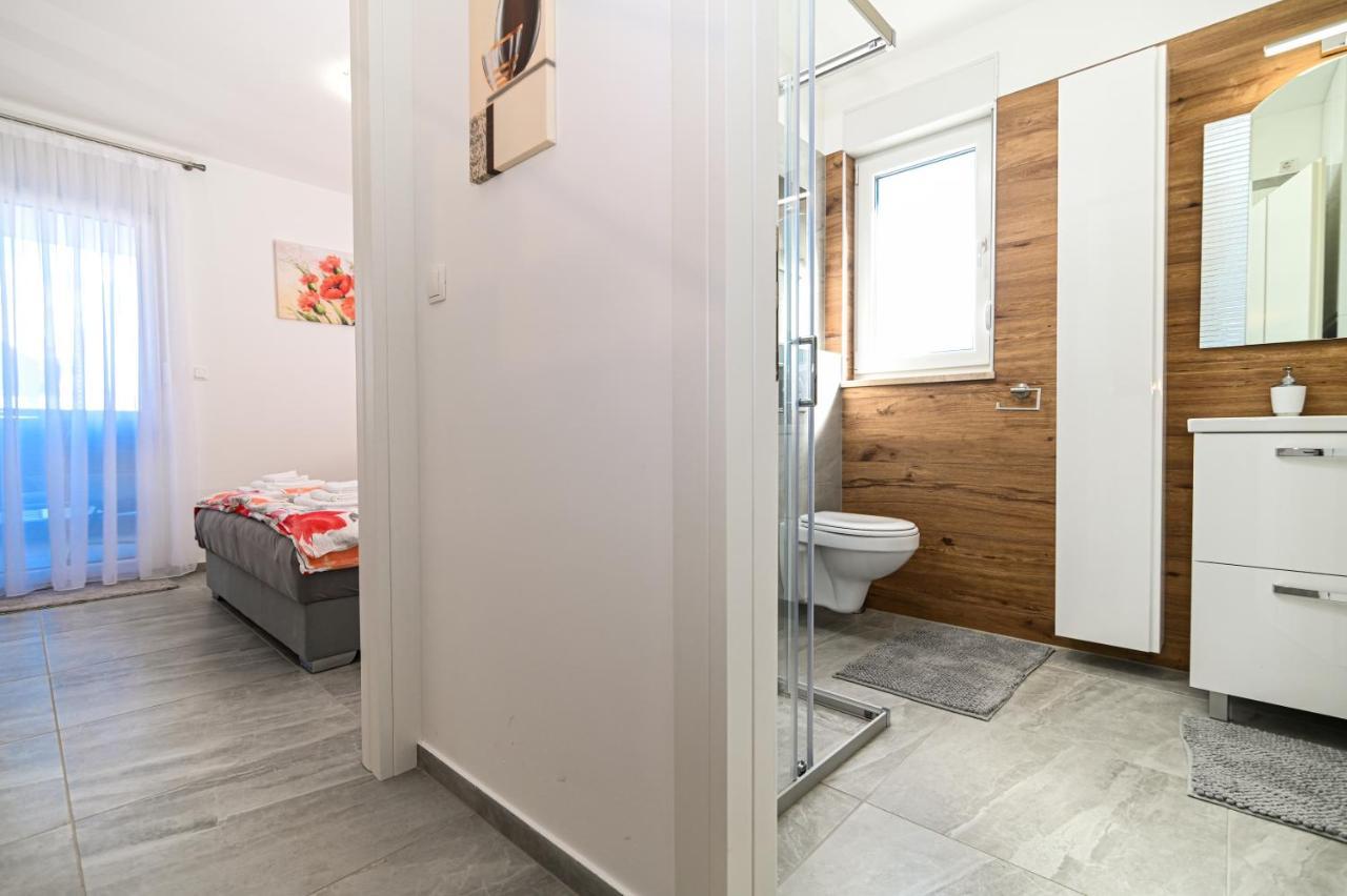 Luxury Apartment With Swimming Pool Ana Τρογκίρ Εξωτερικό φωτογραφία
