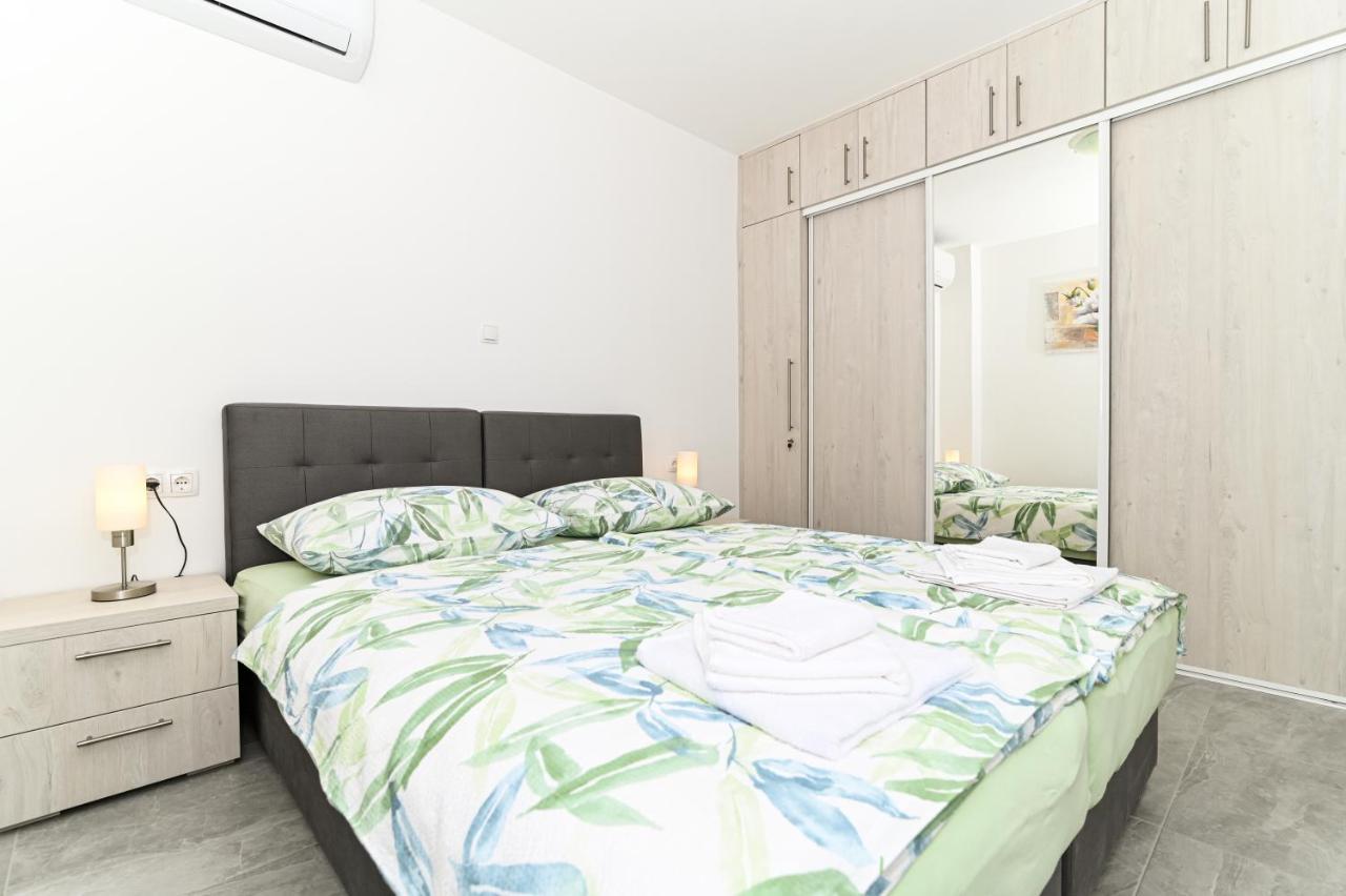 Luxury Apartment With Swimming Pool Ana Τρογκίρ Εξωτερικό φωτογραφία
