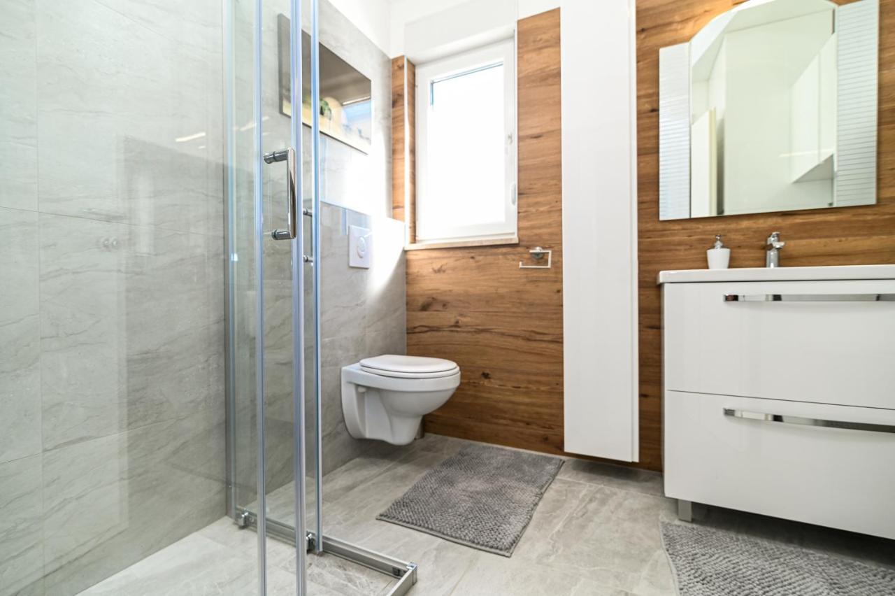Luxury Apartment With Swimming Pool Ana Τρογκίρ Εξωτερικό φωτογραφία