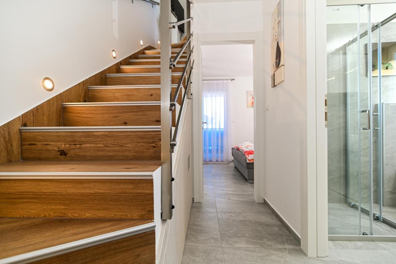 Luxury Apartment With Swimming Pool Ana Τρογκίρ Εξωτερικό φωτογραφία