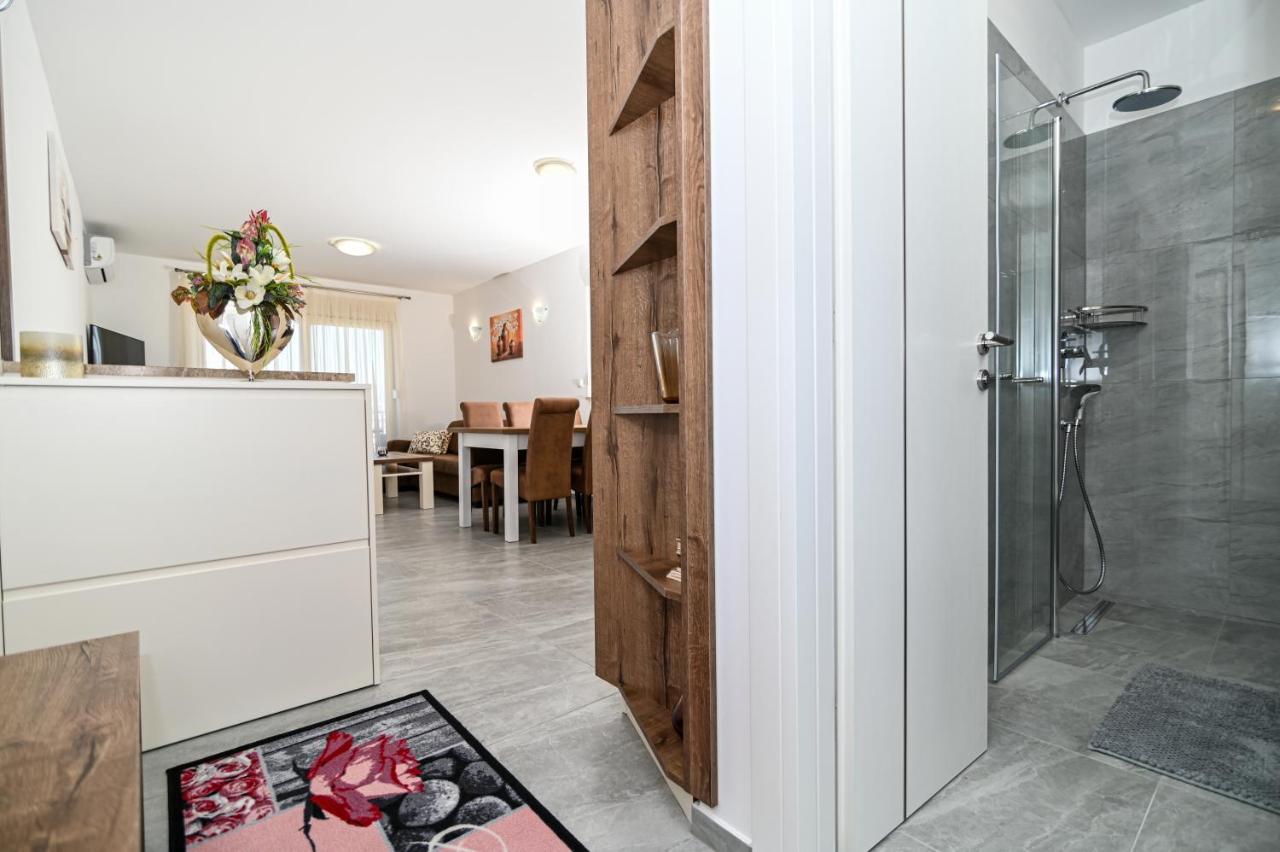 Luxury Apartment With Swimming Pool Ana Τρογκίρ Εξωτερικό φωτογραφία