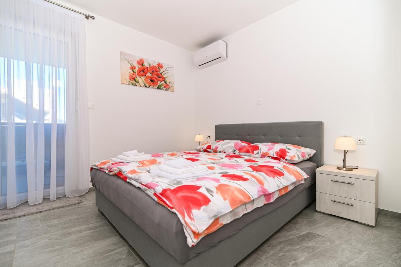 Luxury Apartment With Swimming Pool Ana Τρογκίρ Εξωτερικό φωτογραφία