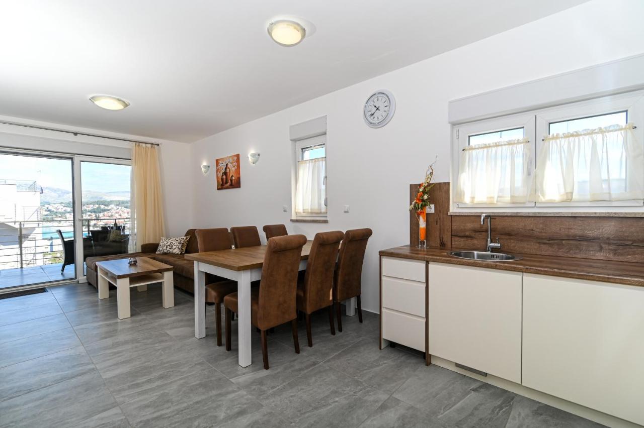 Luxury Apartment With Swimming Pool Ana Τρογκίρ Εξωτερικό φωτογραφία