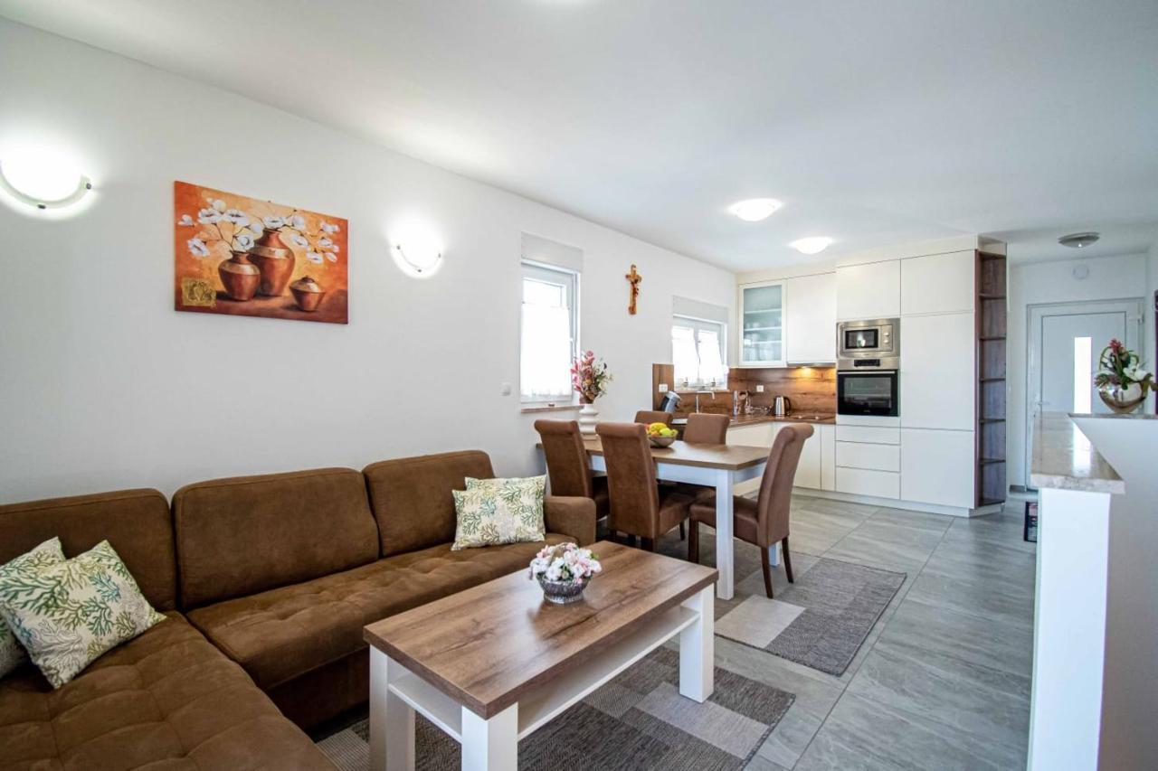 Luxury Apartment With Swimming Pool Ana Τρογκίρ Εξωτερικό φωτογραφία