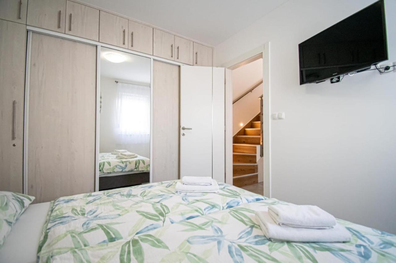 Luxury Apartment With Swimming Pool Ana Τρογκίρ Εξωτερικό φωτογραφία