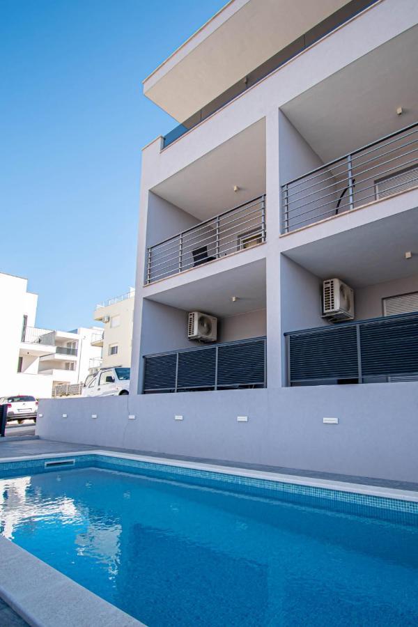 Luxury Apartment With Swimming Pool Ana Τρογκίρ Εξωτερικό φωτογραφία