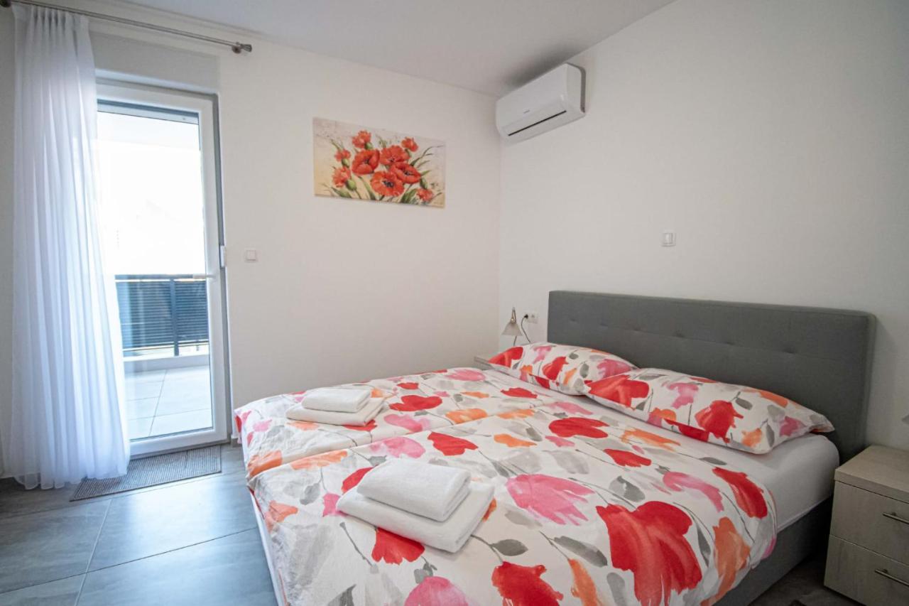 Luxury Apartment With Swimming Pool Ana Τρογκίρ Εξωτερικό φωτογραφία